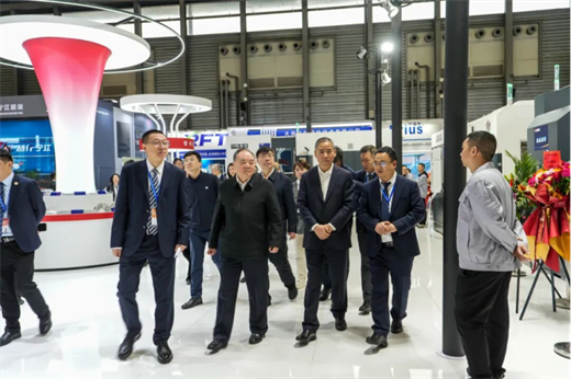 【CCMT2026展会速递】工信部领导一行莅临普什宁江公司展位现场参观指导，新品发布引关注