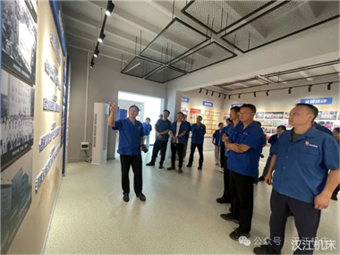 汲取前辈艰苦创业力量，为汉机高质量发展接续奋斗 | 小故事传递大精神主题思政课